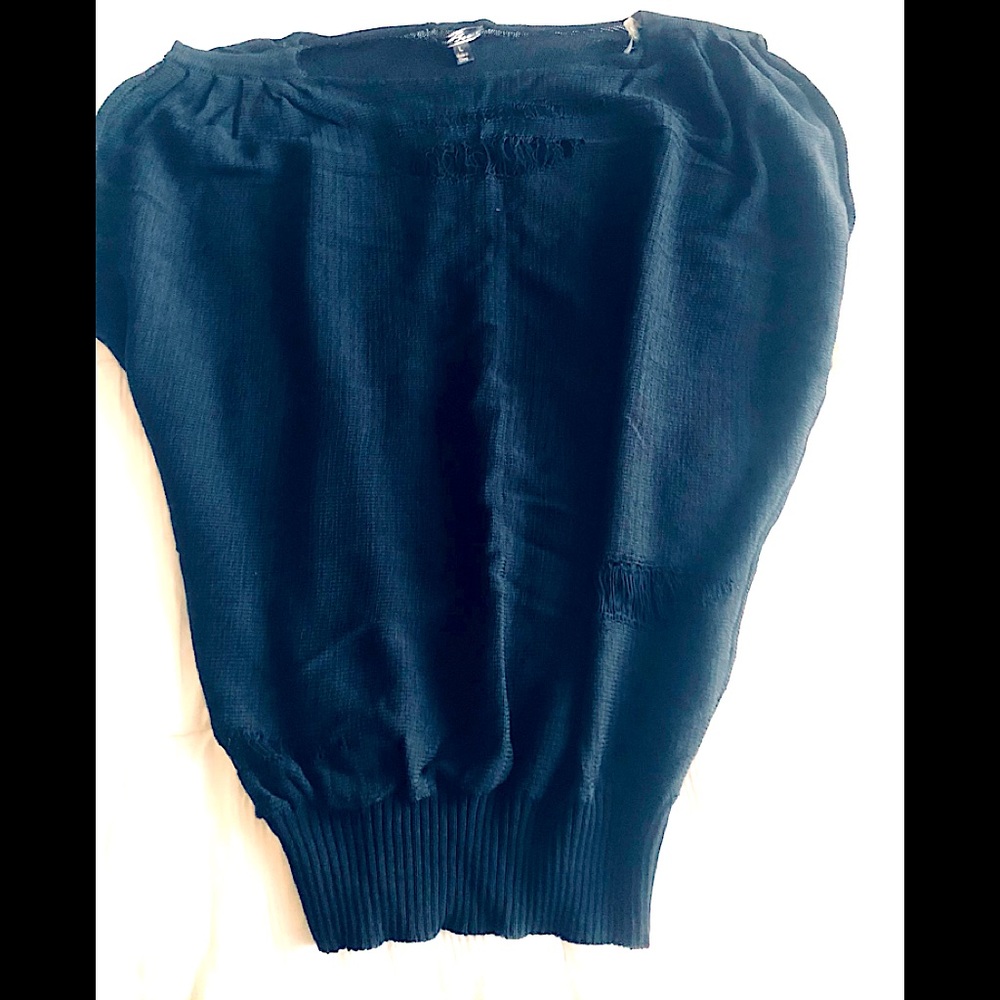 Umgee USA in Stunning Design Navy 💙 Blue Sweater